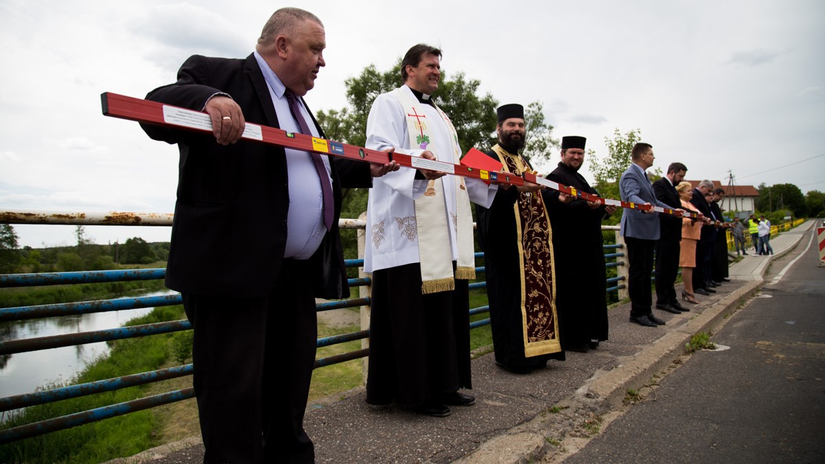 Podlaski Zarząd Dróg Wojewódzkich w Białymstoku dokonał dzisiaj odbioru nowego mostu na rzece Supraśl. Znajduje się on w położonej w pobliżu Białegostoku miejscowości o takiej samej nazwie. W ramach tej inwestycji została także rozbudowana droga wojewódzka nr 676.