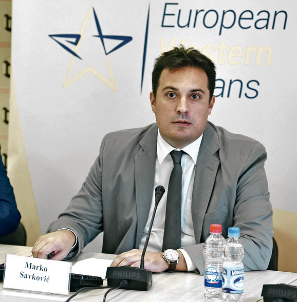 Povlačenje priznanja nezavisnosti Kosova je nastavak pritiska Beograda na Prištinu dok se opet ne sedne za pregovarački sto, rekao je Marko Savković iz Beogradskog fonda za političku izuzetnost