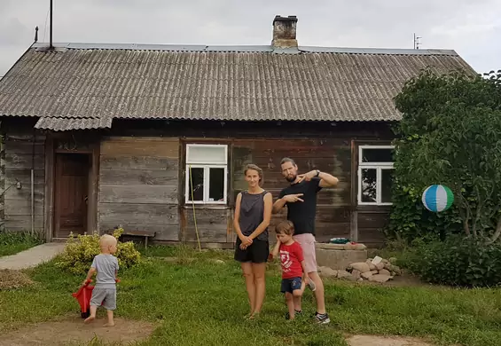 Polki odnowiły dom z drewna i oborę. "Znajomi pukali się w czoło"