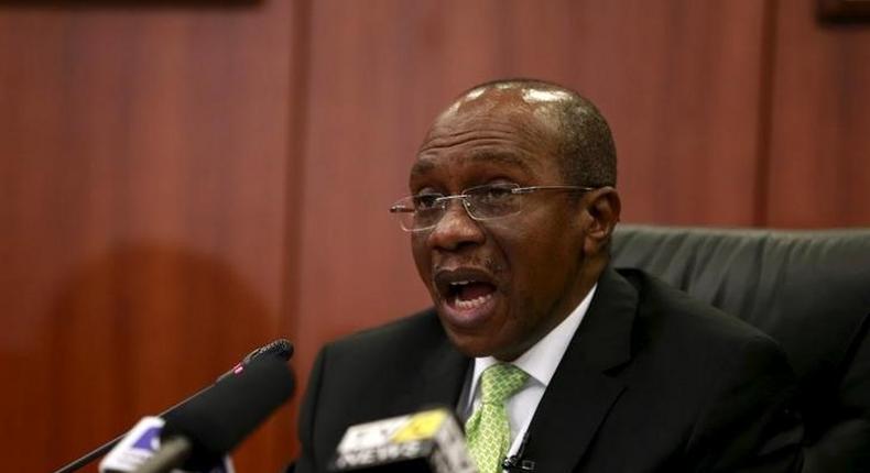 Governor Godwin Emefiele announces that Nigeria's central bank is keeping its benchmark interest rate on hold at 13 percent in Abuja, Nigeria, July 24, 2015. 