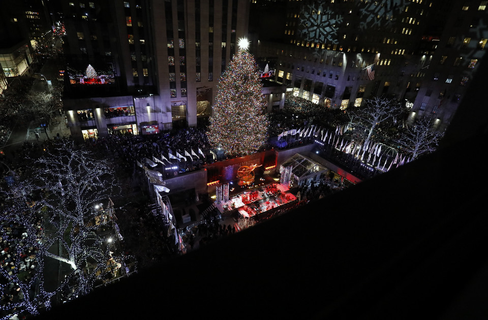 Choinka w Rockefeller Center rozbłysła 50 tys. świateł