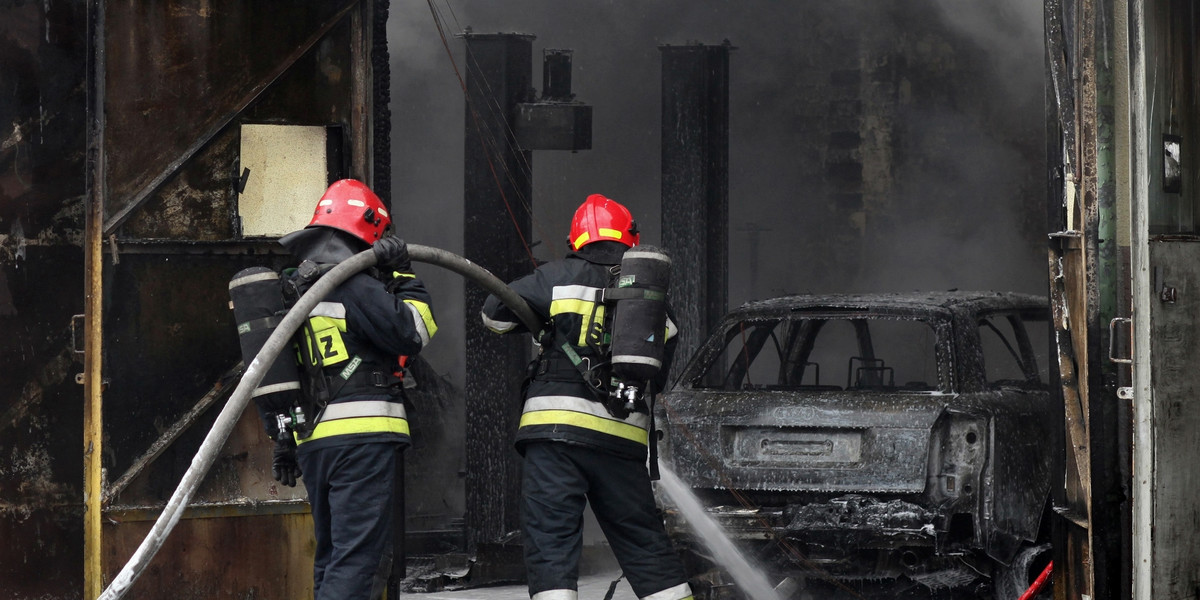 Pożar warsztatu samochodowego