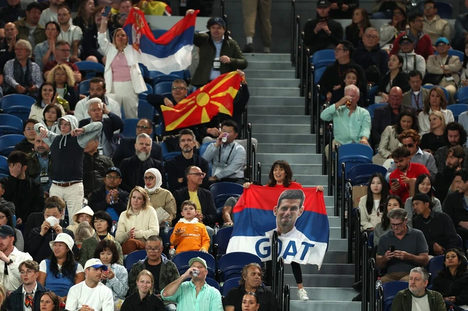 Kako navijači bodre Novaka Đokovića