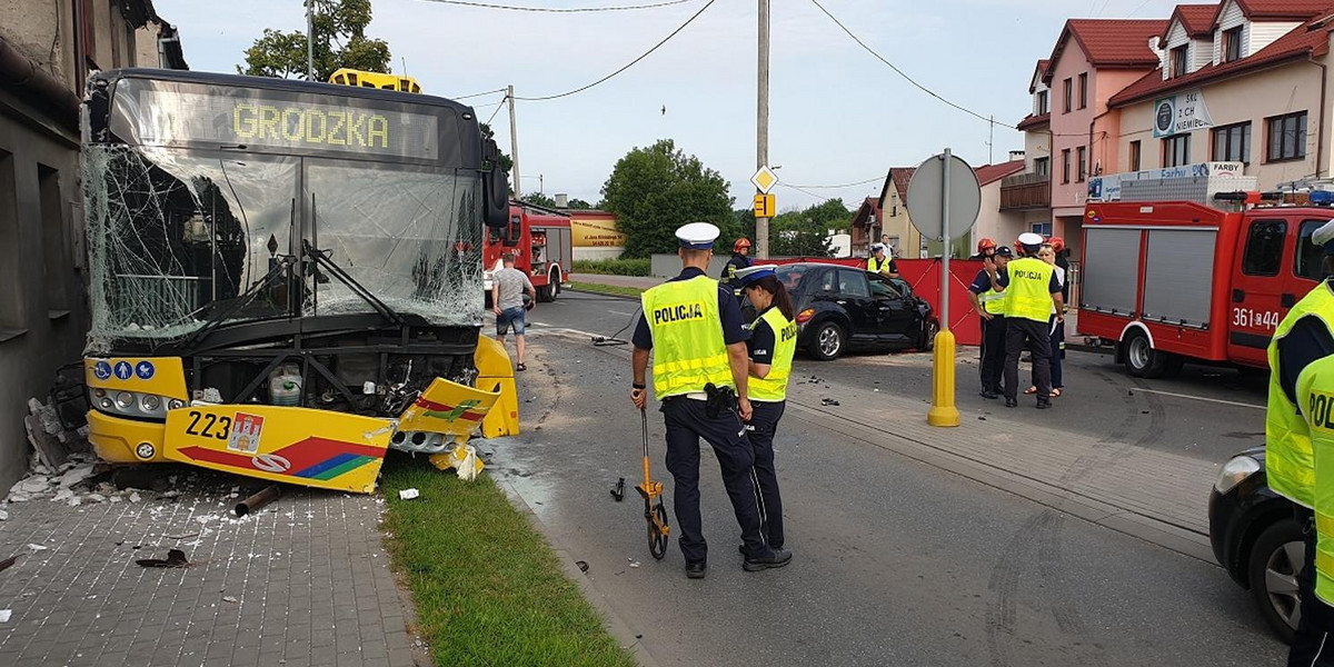 Tragiczny wypadek autobusu we Włocławku. Są ofiary