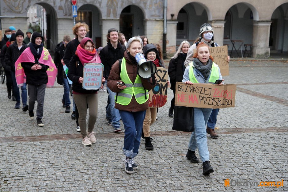 Młodzieżowy Strajk Klimatyczny na ulicach Olsztyna