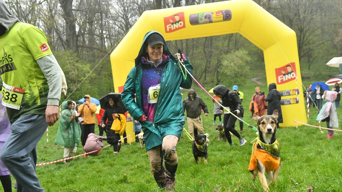 (FOTO) Prva trail trka sa psima u Beogradu okupila više od 200 učesnika