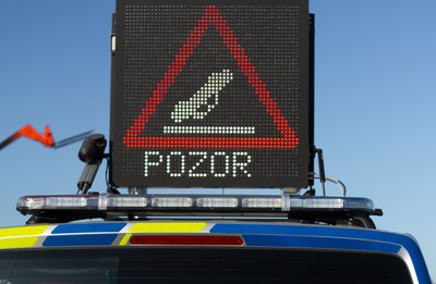 Zima w Czechach utrudnia ruch na drogach. Media apelują o wstrzymanie ruchu ciężarówek