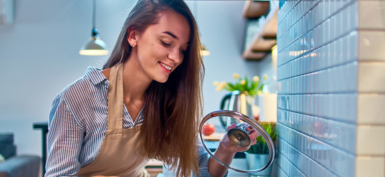 Trzy pomysły na szybki obiad z patelni. 15 minut i gotowe [ŁATWE PRZEPISY]