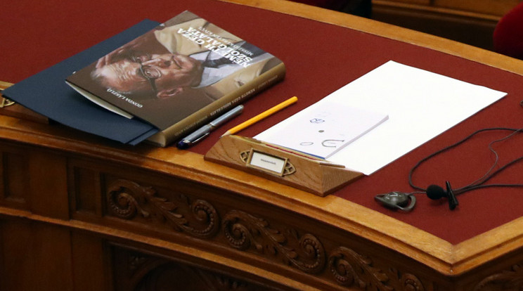 A miniszterelnök rajzolt egy kockát és megrajzolta az "izé"-t / Fotó: Zsolnai Péter
