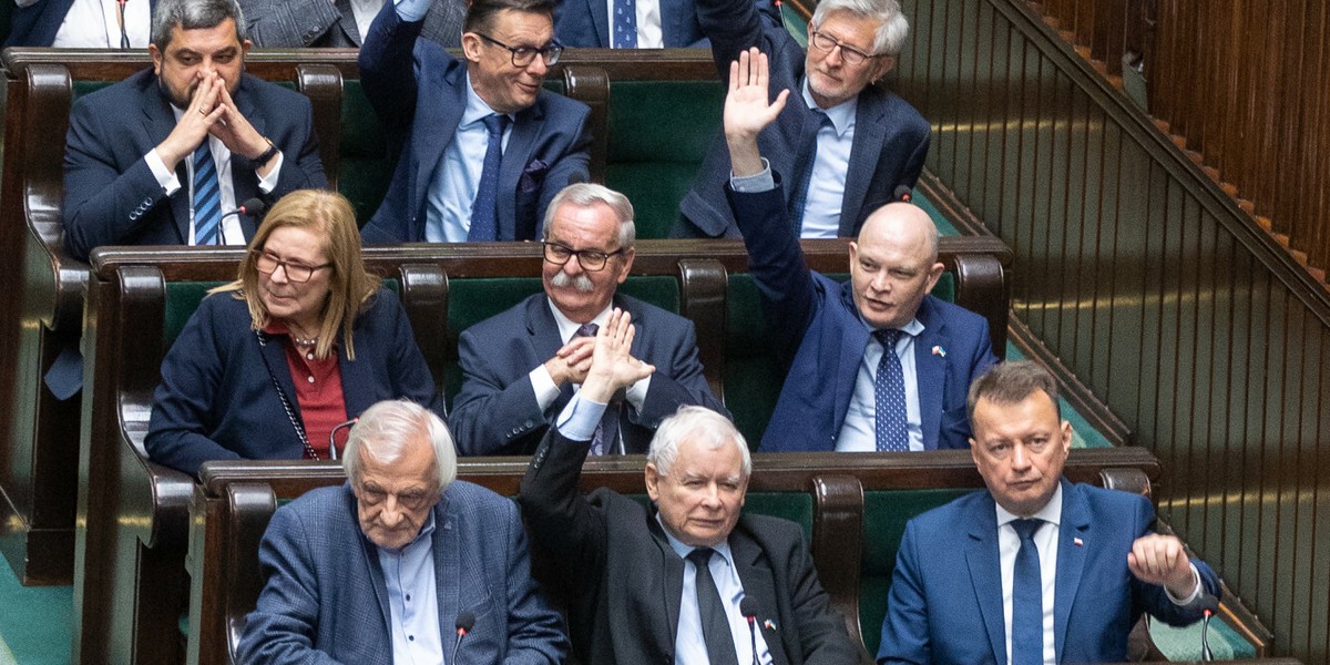 Sejm głosami PiS odrzucił poprawki Senatu ws. dodatku węglowego.