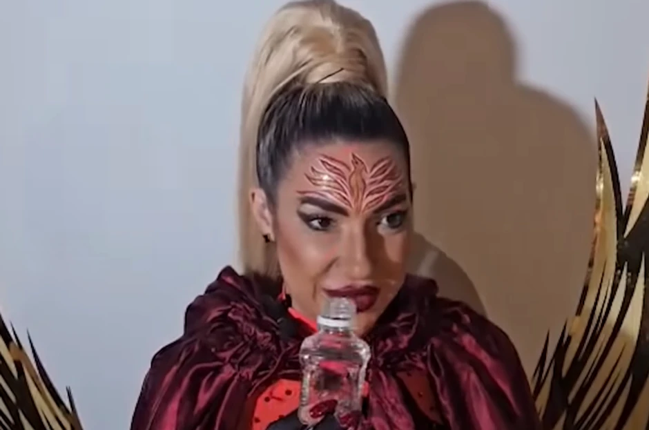 Jovana prosipa svetu vodicu