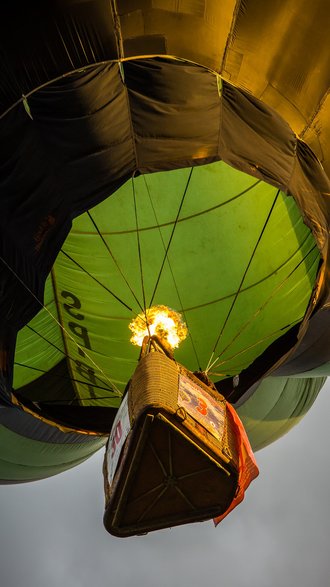 II Zawody Balonowe "In The Silesian Sky" - start balonów świtem z pszczyńskiego parku zamkowego - 25.06.2022 r. - autor: Andrzej Grynpeter