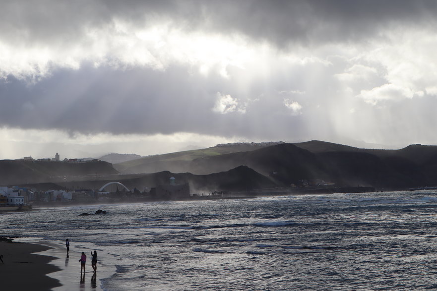 Playa de las Canteras w Las Palmas, Gran Canaria