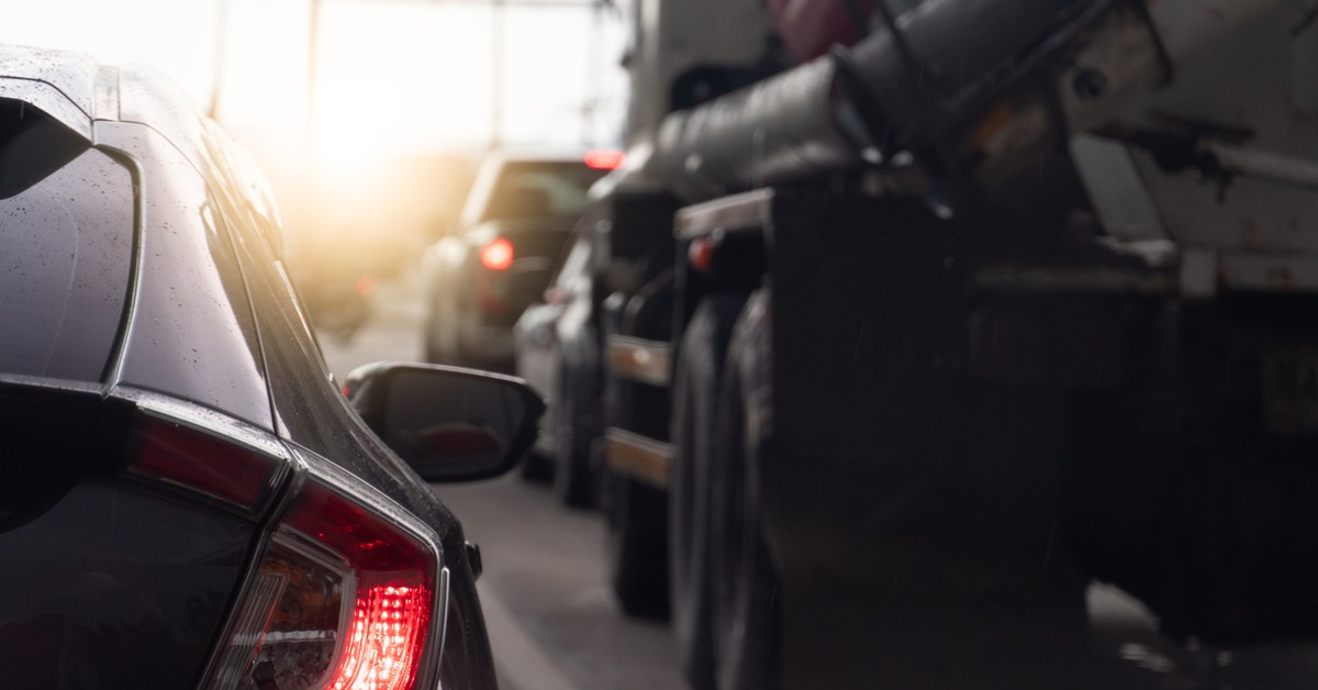 Tych, których nie stać na nowe auto od stycznia 2026 roku do tego polskiego miasta już nie wjadą? Tworzą „strefę wykluczenia uboższych”