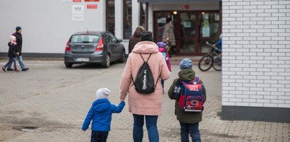 Koronawirus. Raport Faktu. Te problemy spędzają sen z powiek wielu rodziców. Odpowiadamy