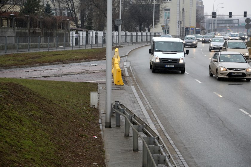 Zamknięty zjazd z Wybrzeża Kościuszkowskiego w stronę CN Kopernik