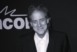 Richard Lewis nie żyje. Gwiazdor serialu "Pohamuj entuzjazm" miał 76 lat [FOTO]