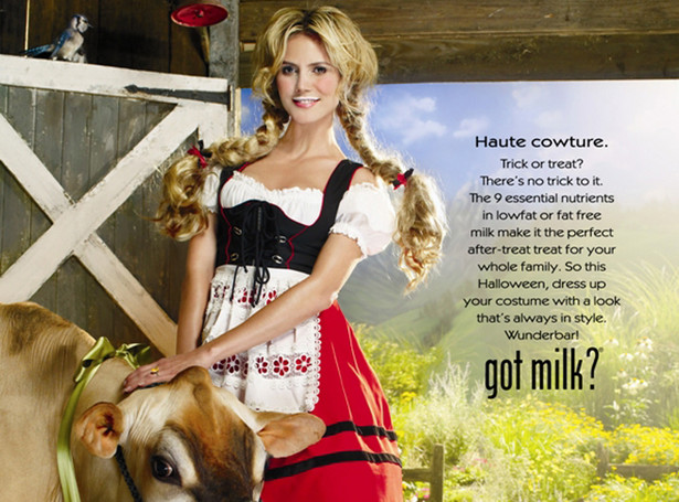 Heidi Klum z mlecznym wąsikiem