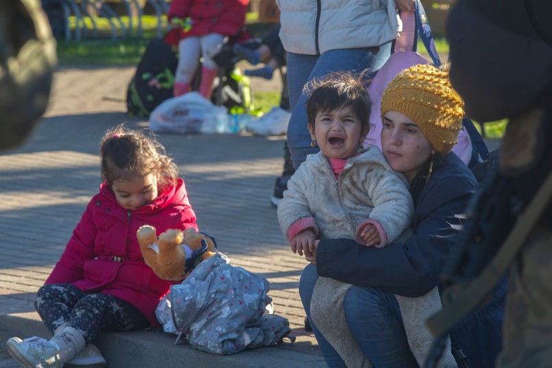 Grupa kilkunastu osób, prawdopodobnie Kurdów, z Syrii zatrzymani przez strażników granicznych w Szymkach. Wśród nich ośmioro dzieci.