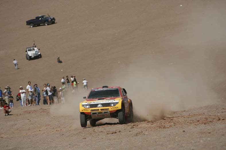 Rajd Dakar 2011: dobra postawa Polaków, Hołowczyc z otwartymi drzwiami (5.etap, wyniki, fot. Willy Weyens)