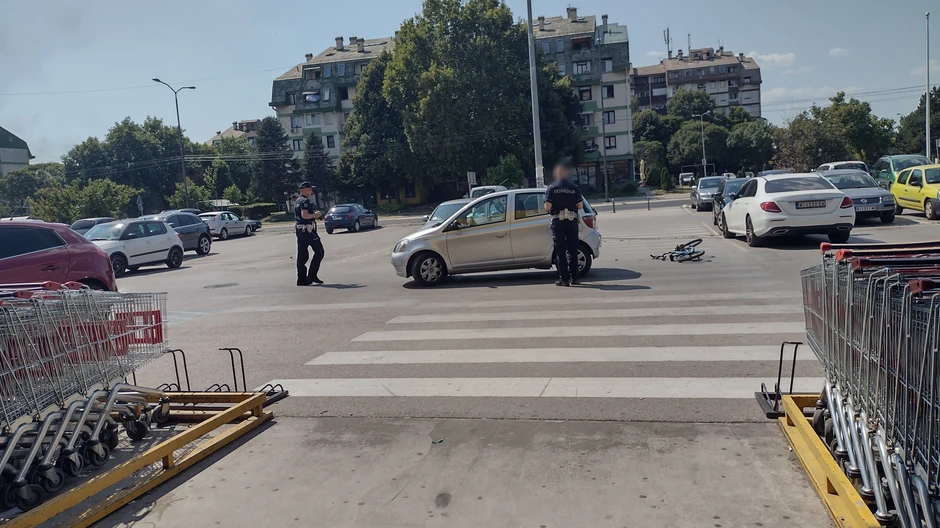 Sasobraćajna nezgoda na pešačkom prelazu povređeno dete u Nišu 