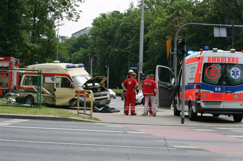 Tragiczny wypadek karetki. 2 osoby nie żyją