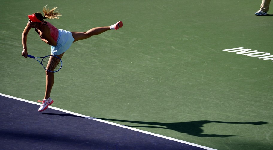 Latająca Szarapowa, ekstremalna mini Halep, szpagat Hradeckiej na Indian Wells