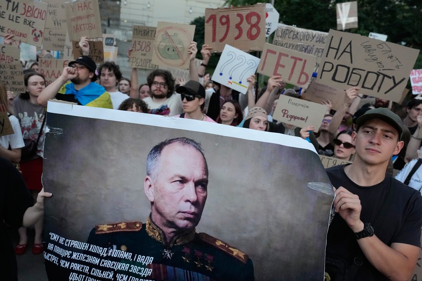 Demonstranti traže ostavku generala Oleksandra Sirskog u Kijevu 18. jula