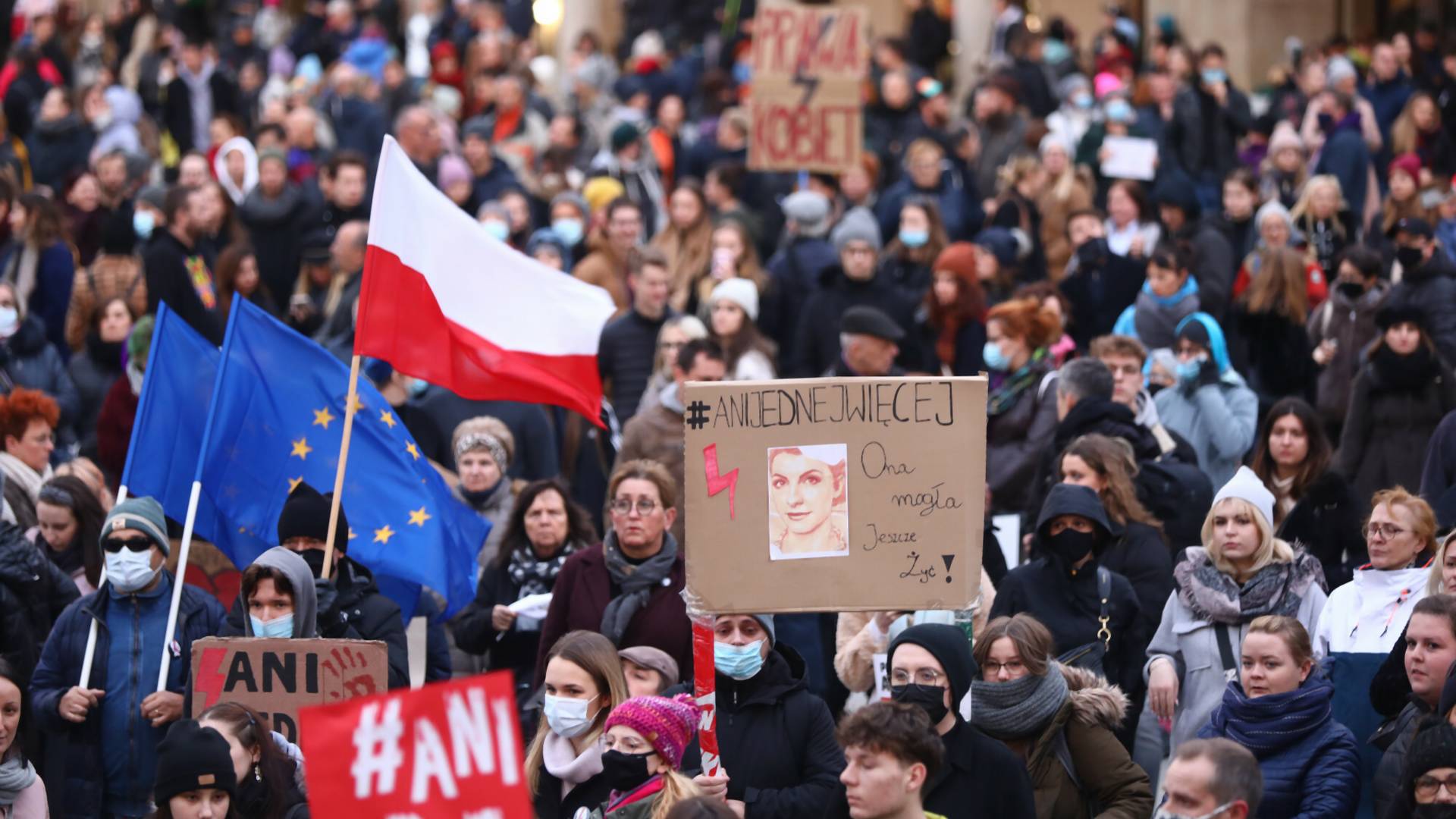 Parlament Europejski przyjął rezolucję dotyczącą zakazu aborcji w Polsce