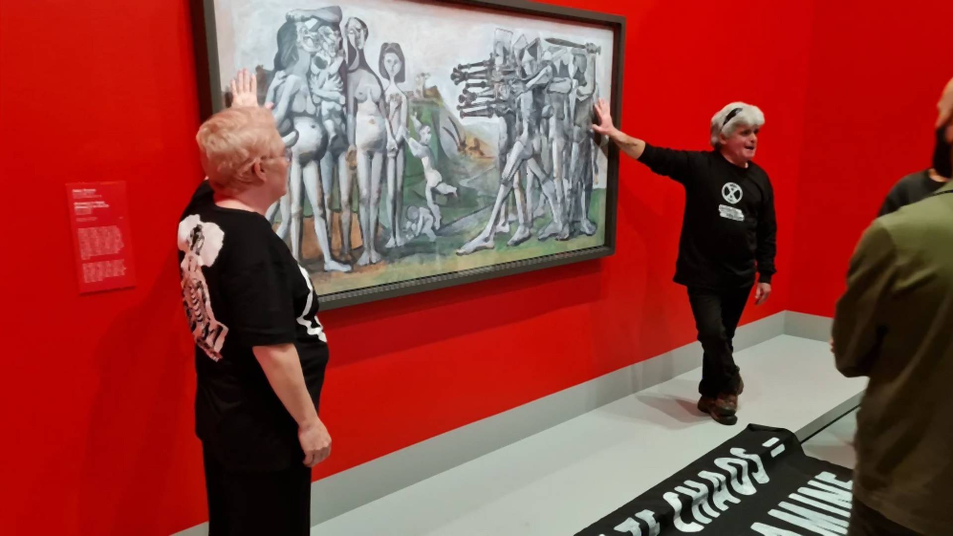 Klímaaktivisták ragasztották magukat Picasso festményéhez Melbourne-ben