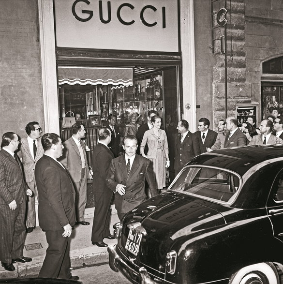 W latach 50., po II wojnie światowej, dom mody Gucci doceniły ówczesne gwiazdy kina i politycy. O firmie zaczęło być głośno