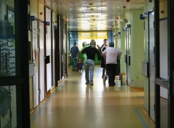 Amputowali kobiecie piersi bez raka. Nie będą ukarani