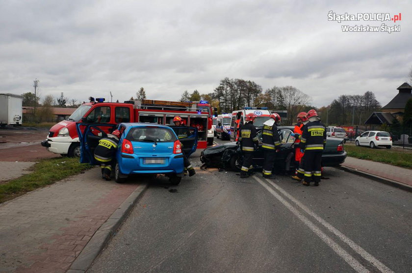 Kraksa na Śląsku. Pięć osób w szpitalu