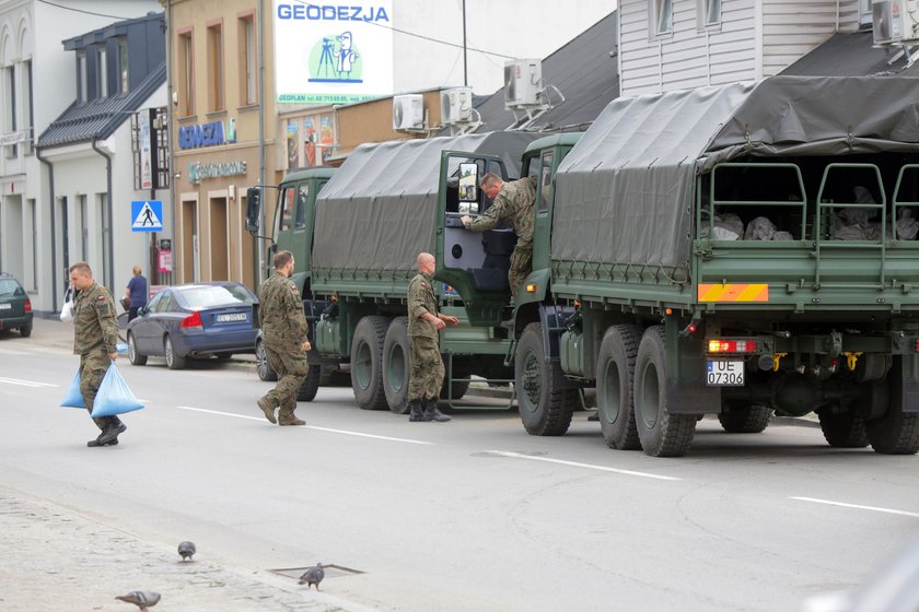 Zgierz sprząta po nawałnicy i broni się przed kolejnymi ulewami