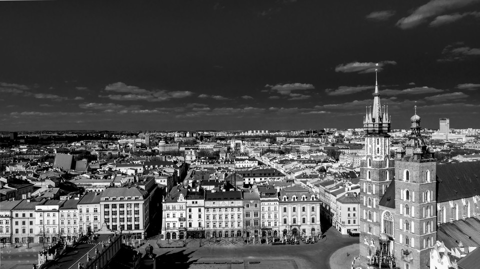 Zdjęcia z albumu Andrzeja Nowakowskiego "Czas. Rynek Główny w Krakowie"