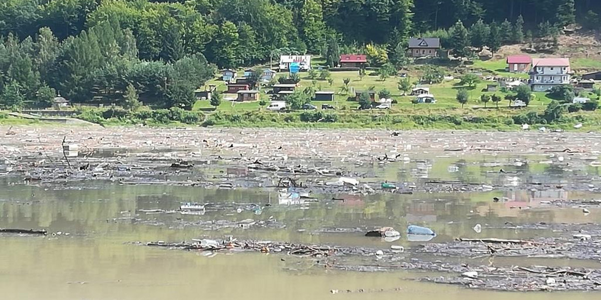 Katastrofa ekologiczna na południu Polski? Jezioro Rożnowskie zamieniło się w wysypisko śmieci