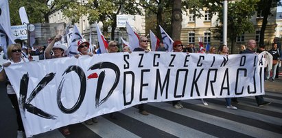 Słaba frekwencja na marszu KOD? To wina meczu!