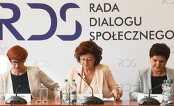 Rozmowy z nauczycielami przesunięte na godz 16. Związkowcy: Zeszliśmy z oczekiwania 1000 złotych podwyżki