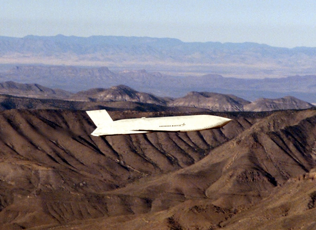 Pocisk AGM-158B-2 JASSM-ER w trakcie testów nad USA.