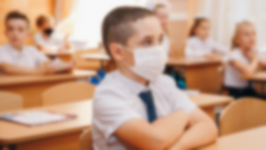 Nowa faza epidemii. Ekspert: należy zamknąć szkoły