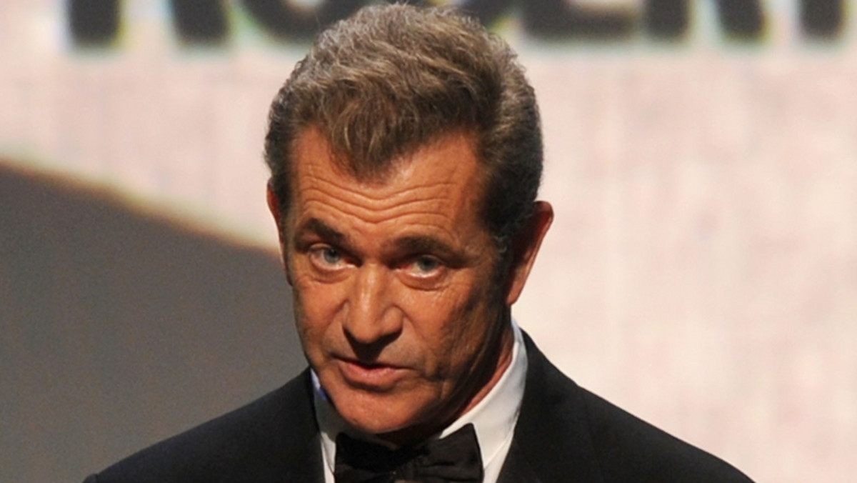 Mel Gibson kilka miesięcy przed śmiercią pomagał Whitney Houston w wyjściu z jej licznych nałogów - narkotykowego i alkoholowego.