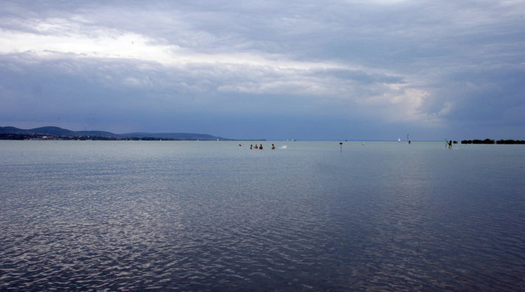 Duzzad a Balaton, riadó készültség van / Fotó: Northfoto