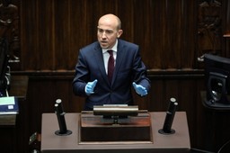 „Utrwalacz władzy”, „wielkie oszustwo”, „odebranie praw politycznych” – debata w Sejmie o projekcie głosowania korespondencyjnego