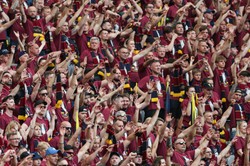 Takich kolejek to nawet w PRL nie było. Kibice w Szczecinie stali całą noc