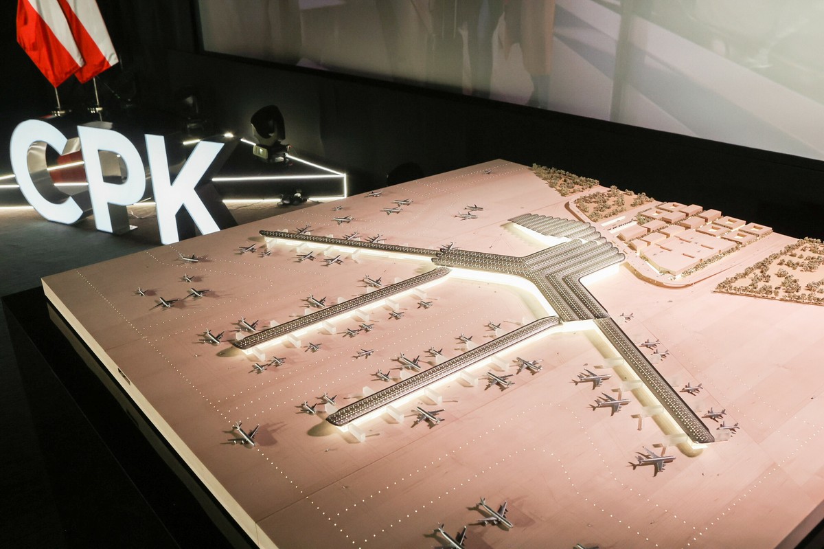 Afera wokół CPK. Rząd Donalda Tuska też nie ma się czym chwalić?