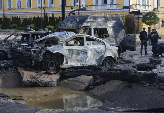 Atak rakietowy na Kijów. "Próbują zamordować ludzi, którzy śpią w domach"