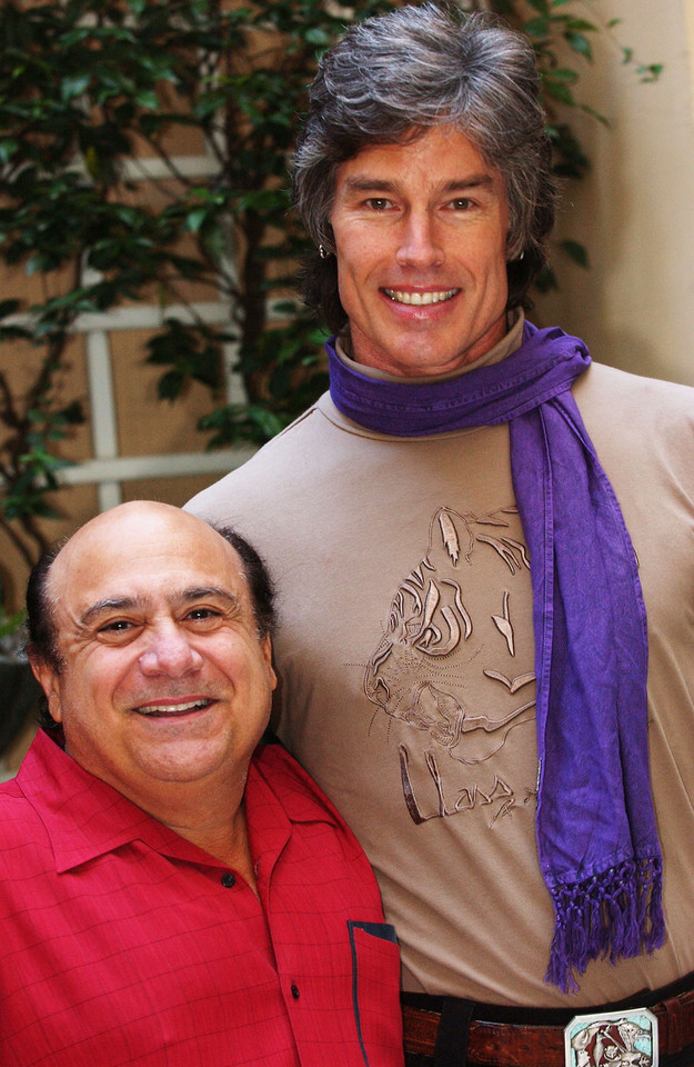 Ronn Moss i Danny DeVito, 2004 r.