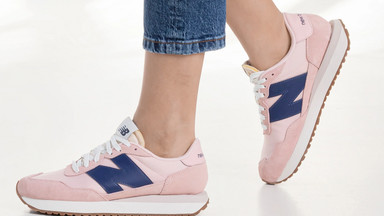 W sneakersach New Balance przechodzisz całe lato. Są wygodne i stylowe, mamy modele z wyprzedaży