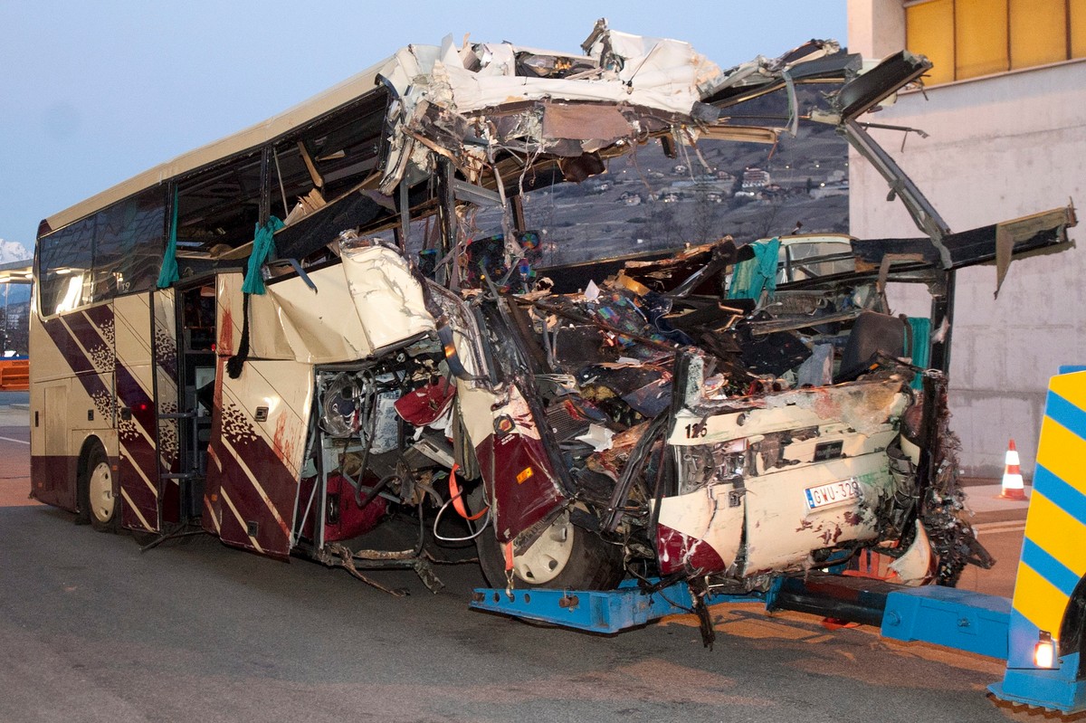Belgijski autokar po katastrofie w tunelu