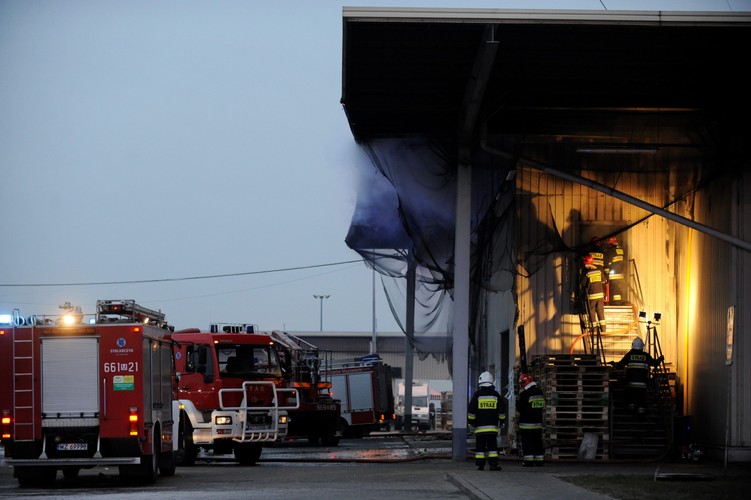 Pożar hali targowej w Broniszach